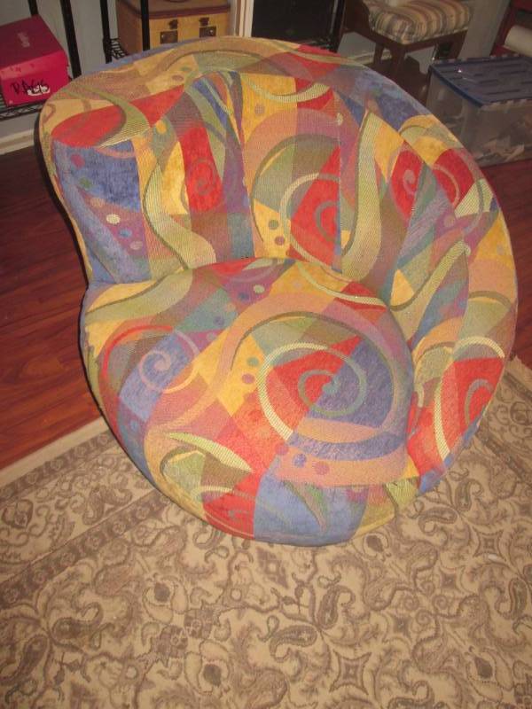 lot 76 image: Decorative swivel chair...
