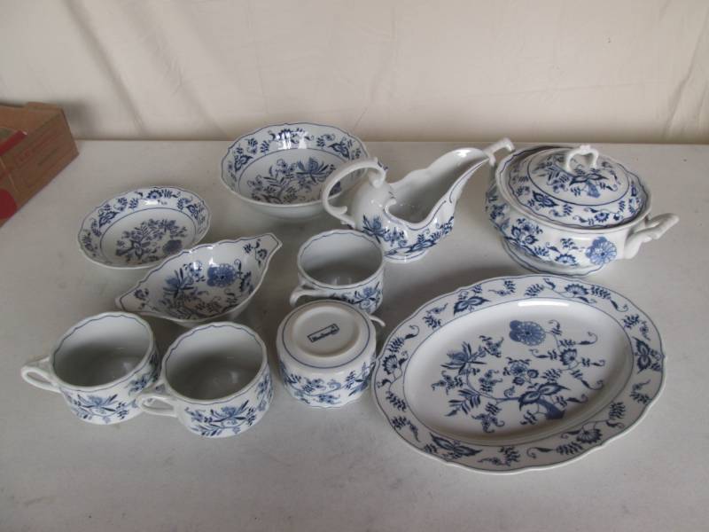 lot 102 image: Blue Danube serving set...