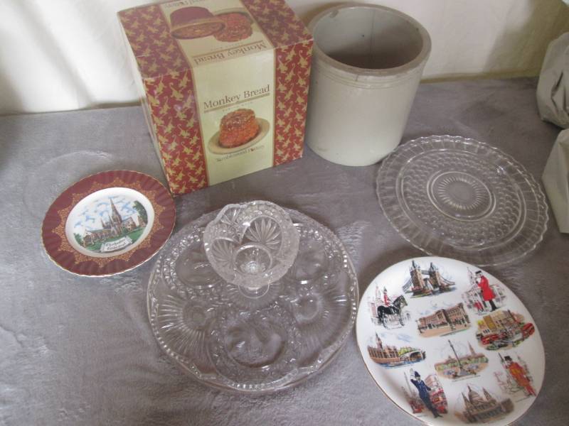lot 106 image: Lot of glass and kitchen products...