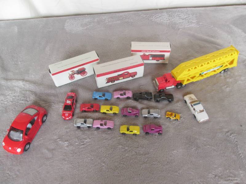 lot 109 image: Lot of model cars, micro machine vi...