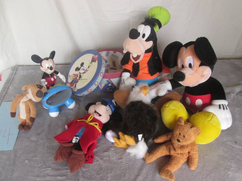 lot 114 image: Lot of Disney items...