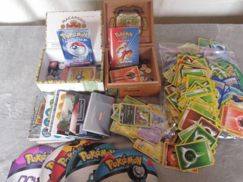 lot 122 image: Lot of Pokemon collectibles...