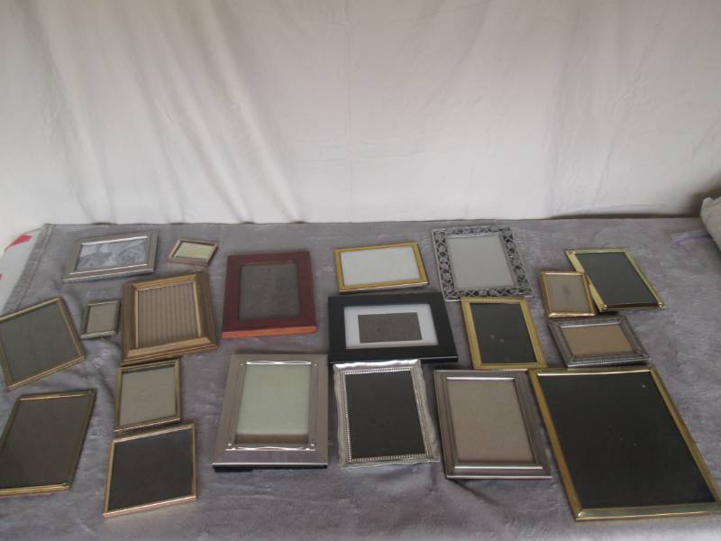 lot 132 image: Lot of picture frames...
