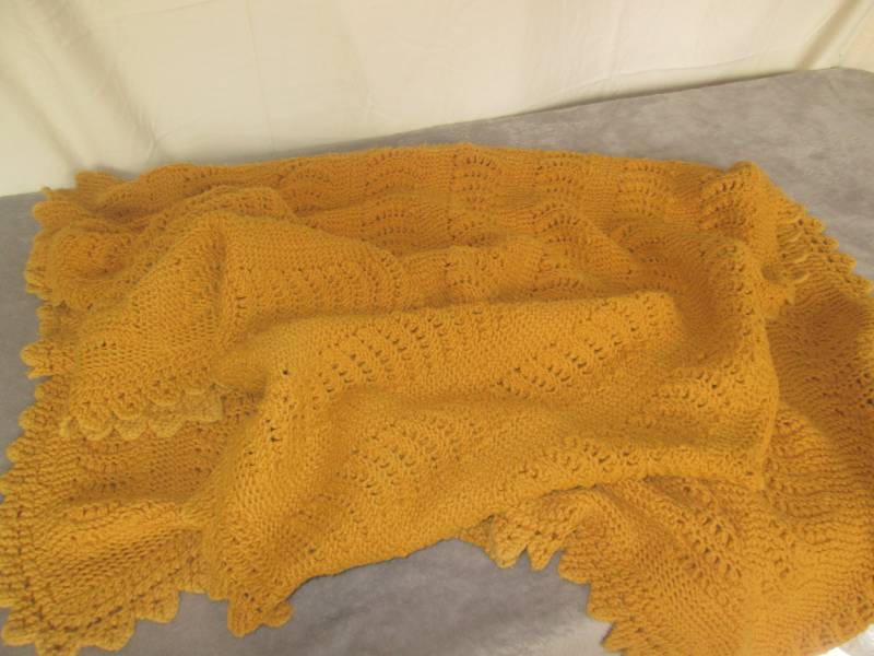 lot 135 image: Hand mande afghan 3 x 6 Made by Gra...