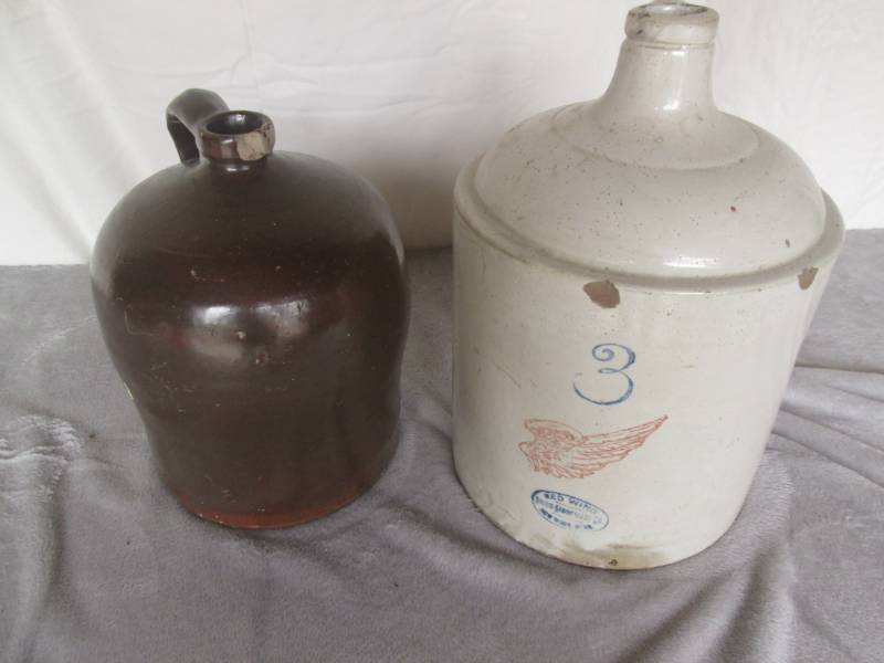 lot 140 image: Redwing #3 and brown jug...