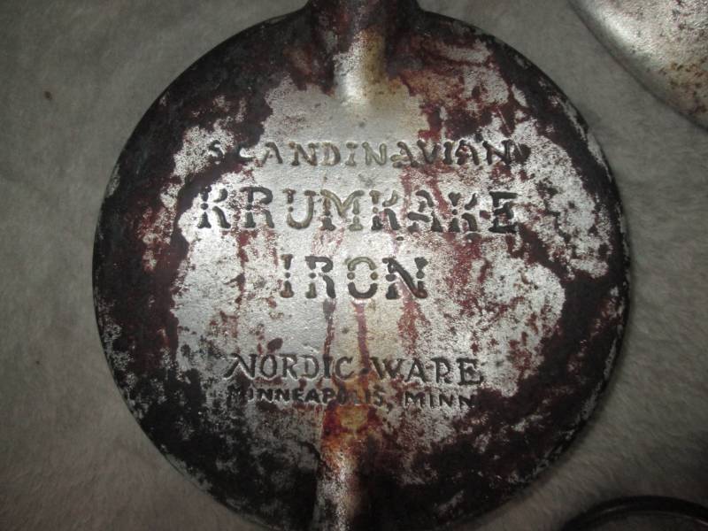 lot 141 image: Rosette set, butter stamp Krumkake ...
