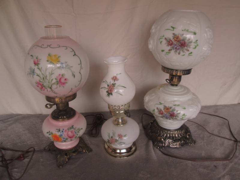 lot 144 image: Vintage decorative lamps...
