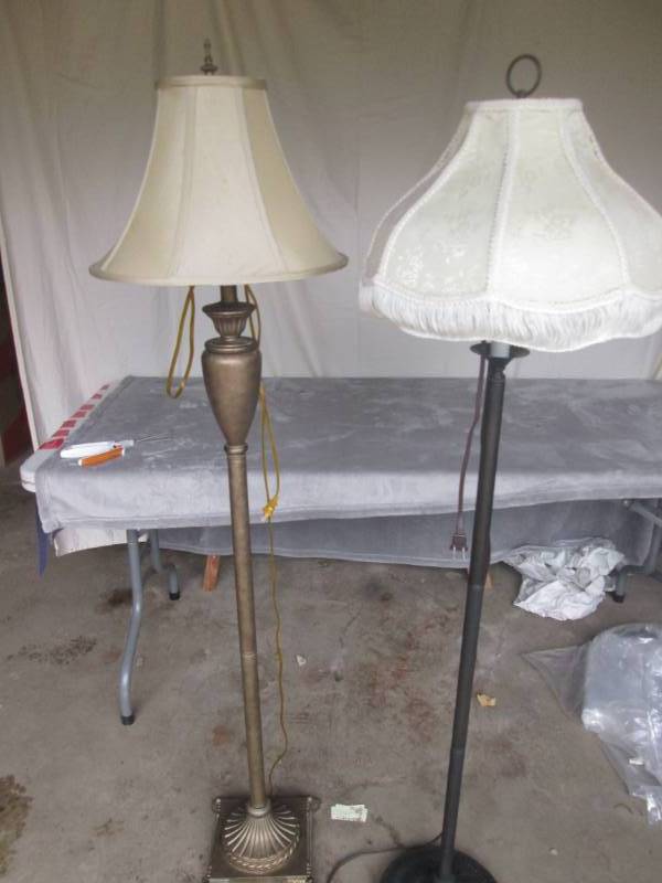 lot 150 image: 2 Floor lamps...