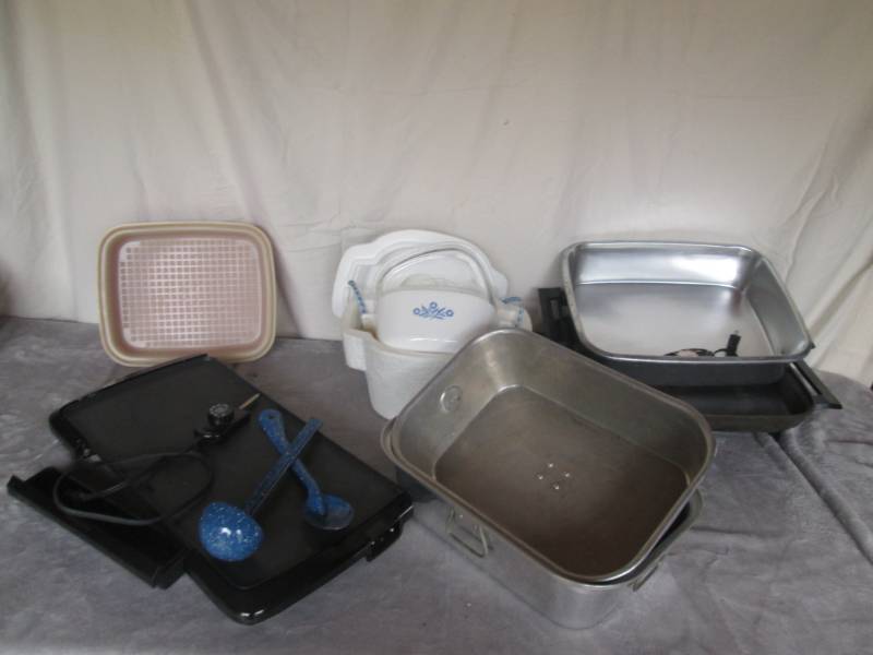 lot 155 image: Lot of kitchen and food prep pieces...