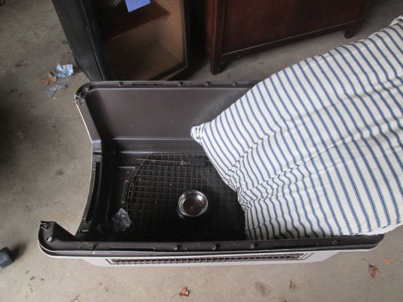 lot 173 image: Large plastic dog kennel with stain...