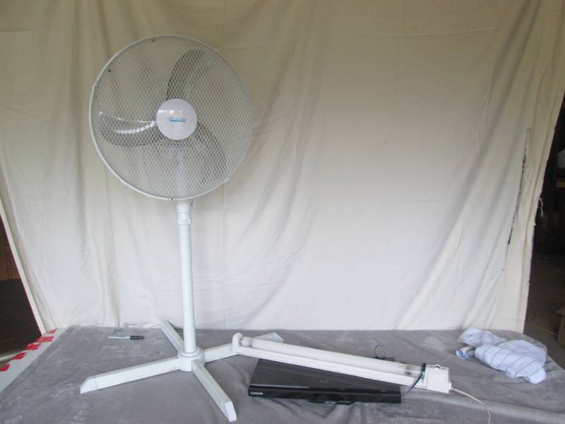 lot 177 image: Samsung DVD player fan and light...