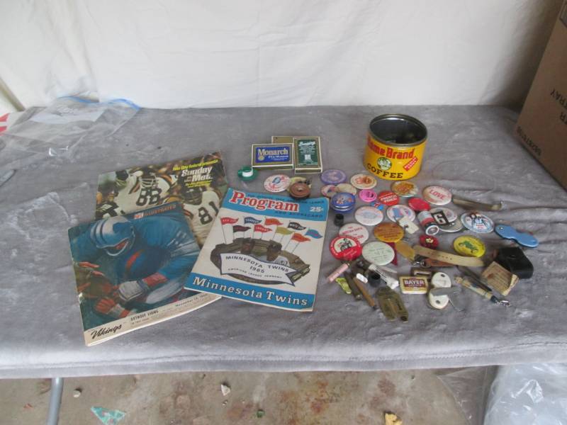 lot 178 image: Lot of Sports memorabelia, buttons,...