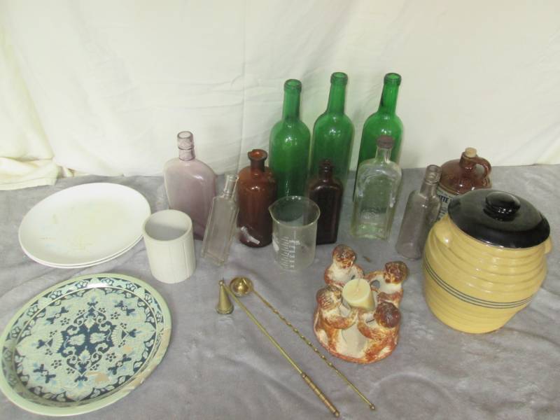 lot 188 image: Lot of vintage bottles and glasswar...