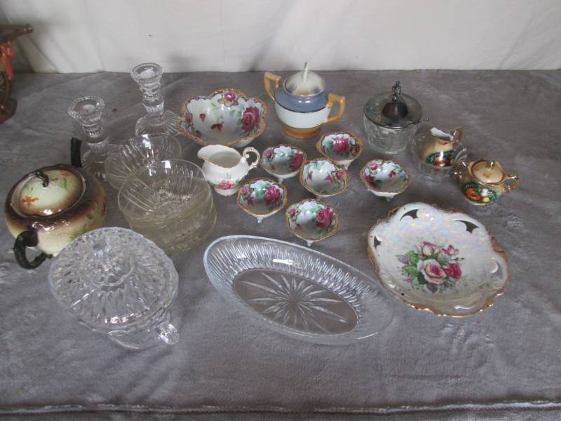 lot 195 image: Lot of vintage decorative items...