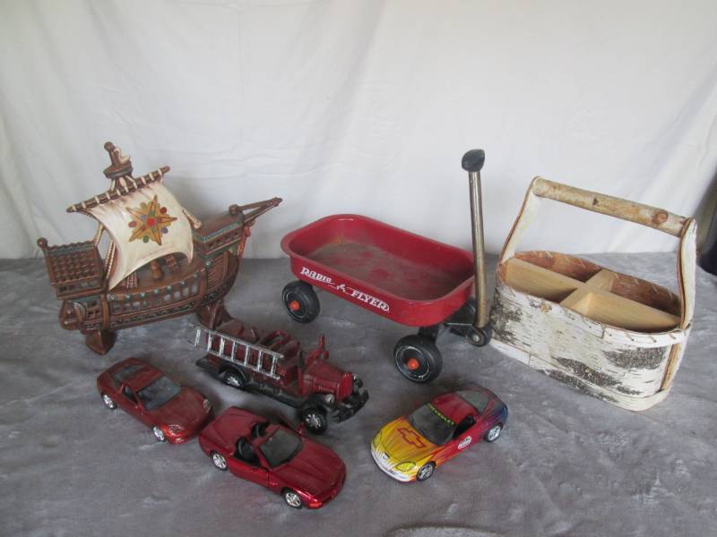 lot 197 image: Lot  of vintage dcor...