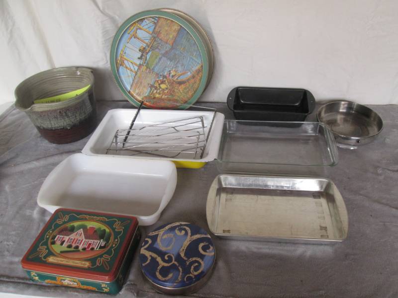 lot 202 image: Lot of cookware...