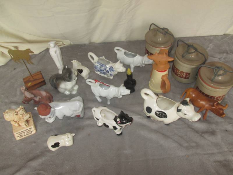 lot 206 image: Cow theme dcor...