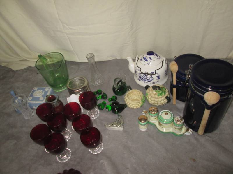 lot 219 image: Lot of glassware, some occupied Jap...
