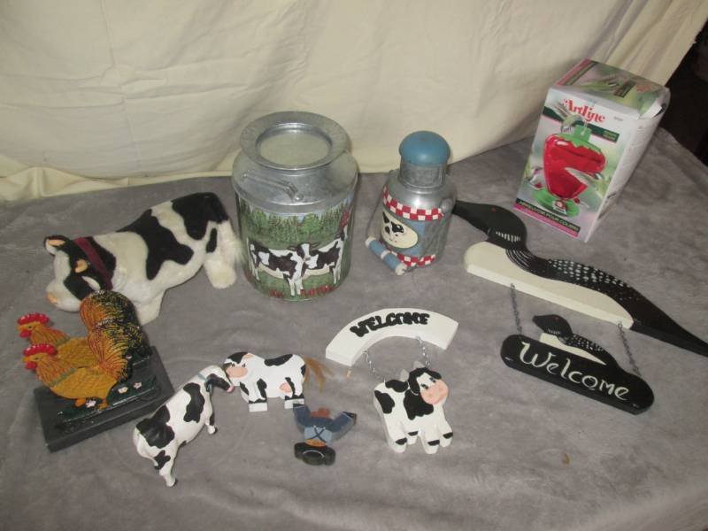 lot 222 image: Cow and Loon dcor...