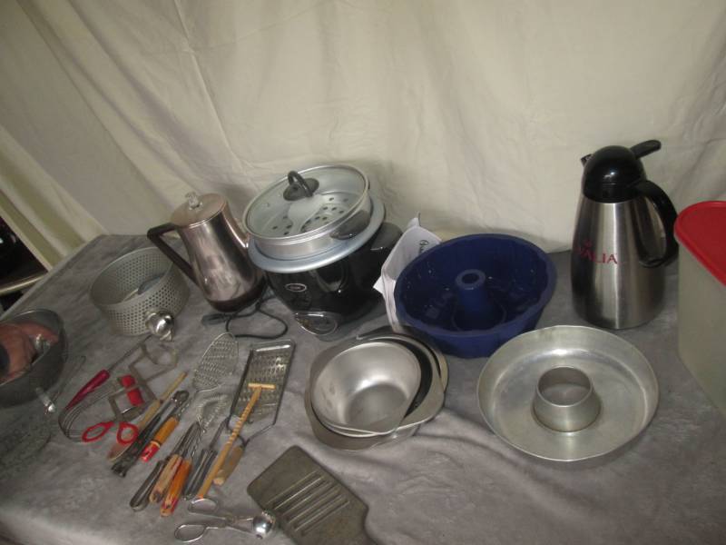 lot 224 image: Lot of kitchen ware...