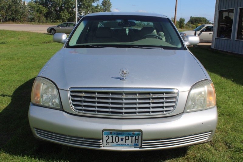lot 4177 image: 2002 Cadillac DeVille