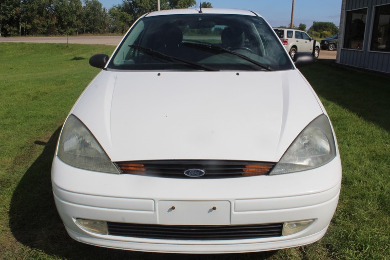 lot 4176 image: 2004 Ford Focus ZX5 - 110,995 Miles - 5 Speed -