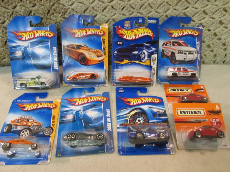lot 115 image: Lot of Hot Wheels and Matchbox Cars...