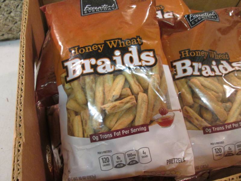 lot 120 image: Box Full of Honey Wheat Braids Pret...