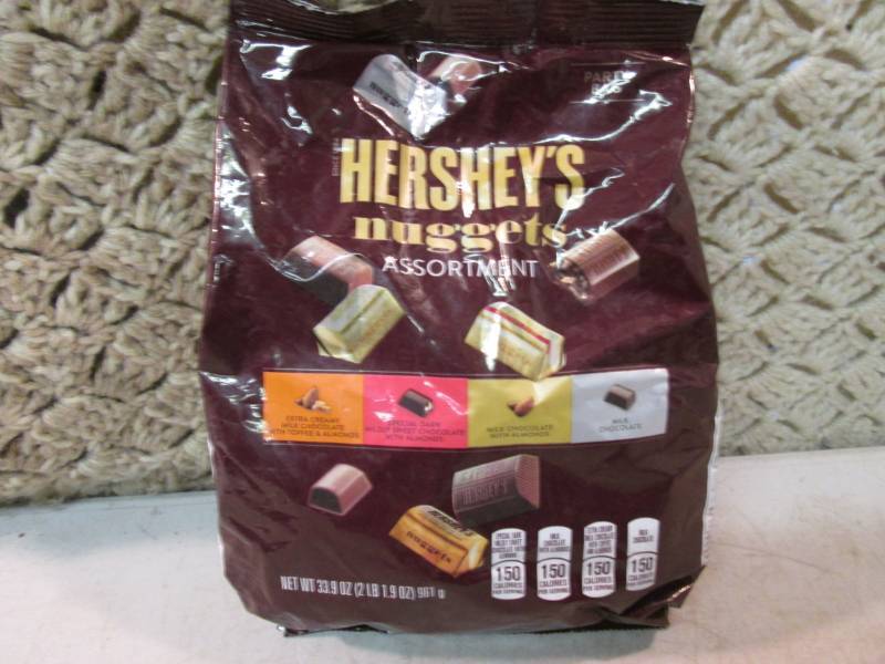 lot 131 image: Party Bag of Hersheys Nuggets Assor...