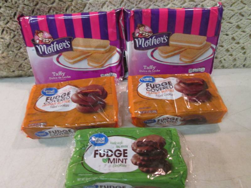lot 138 image: Assorted Cookies  B-1...