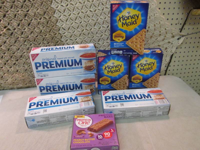 lot 153 image: Assorted Crackers and Protein Bars ...