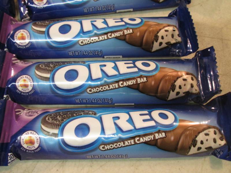 lot 160 image: 12 Oreo Cookie Candy Bars Best by J...