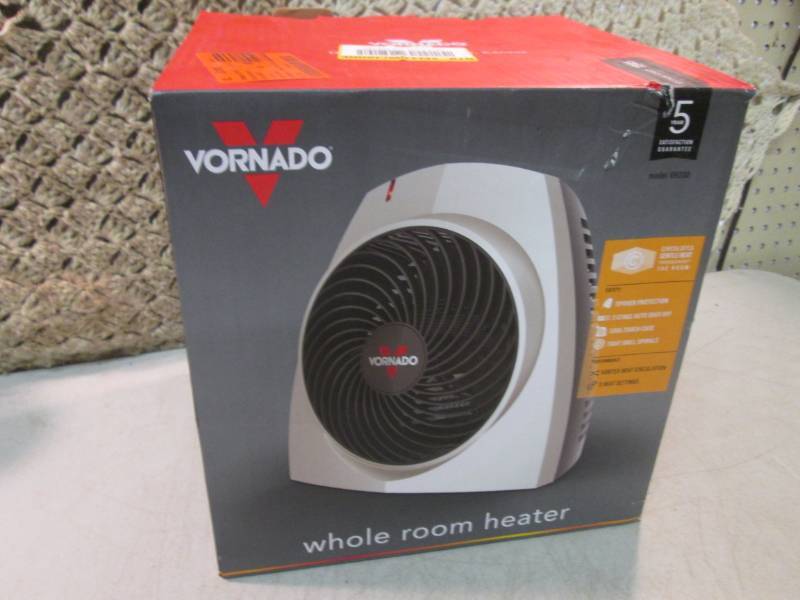 lot 219 image: Vornado VH200 1500-Watt Vortex Whol...