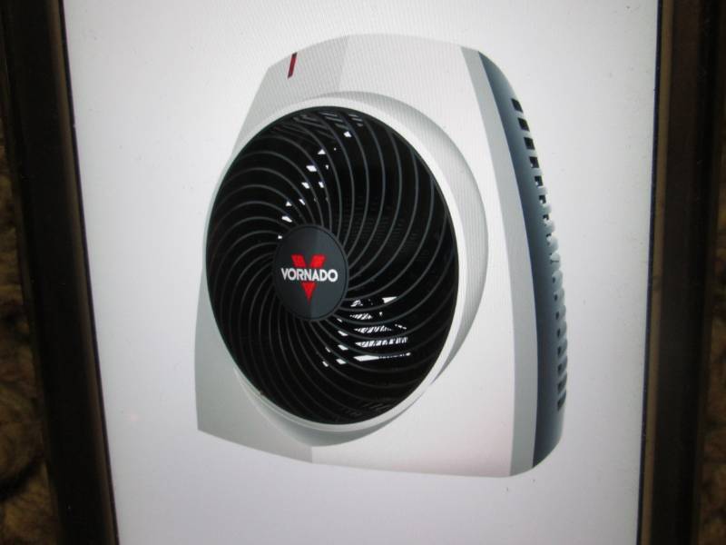 lot 220 image: Vornado VH200 1500-Watt Vortex Whol...