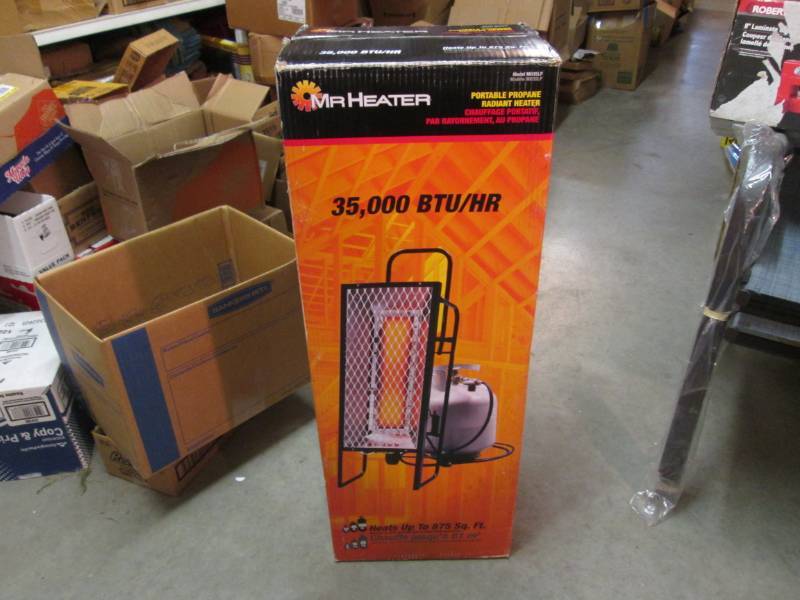 lot 224 image: Mr Heater 35,000 BTU Portable Propa...