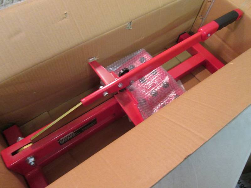 lot 226 image: Roberts 8 Laminate Cutter Open Box...