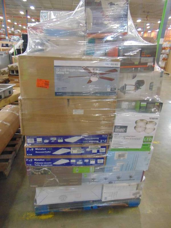 lot 300 image: WHOLESALE MIXED PALLET OF RETURNS - ENTIRE PALLET OF LIGHTING