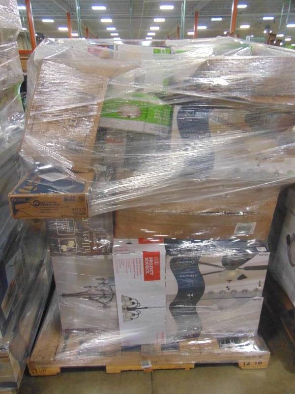 lot 302 image: WHOLESALE MIXED PALLET OF RETURNS - ENTIRE PALLET OF LIGHTING