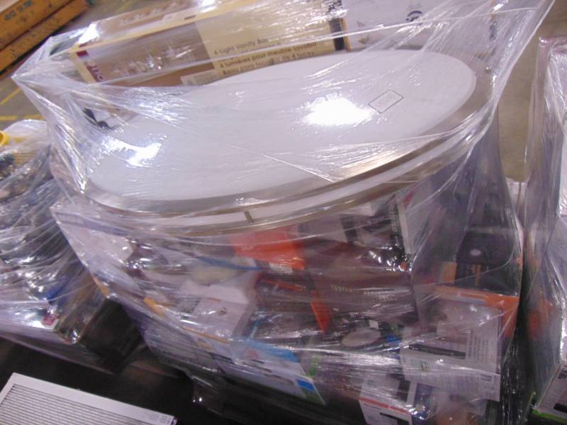 lot 344 image: WHOLESALE MIXED PALLET OF RETURNS - ENTIRE PALLET OF LIGHTING