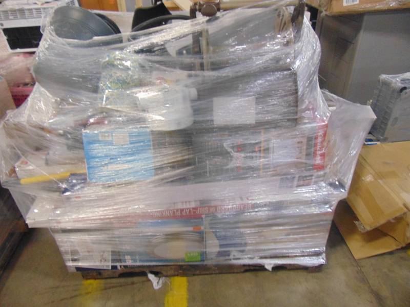 lot 349 image: WHOLESALE MIXED PALLET OF RETURNS - HOME INDOOR AND OUTDOOR DECOR