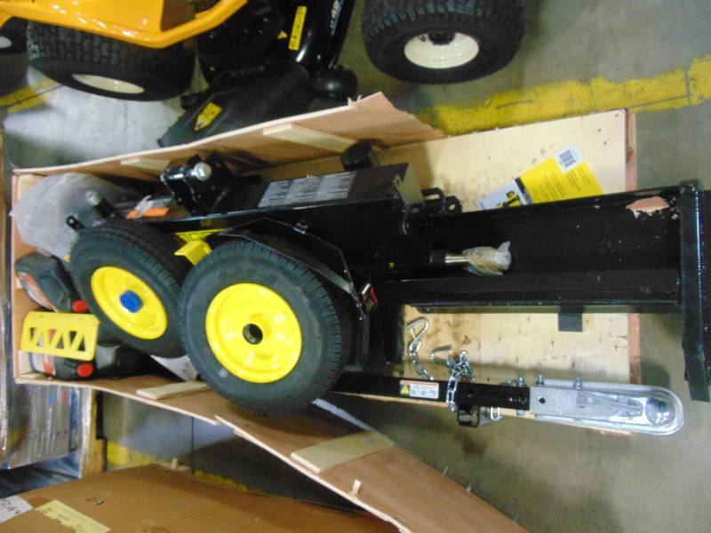 lot 354 image: Champion Power Equipment 27 Ton 224cc Log Splitter 100424