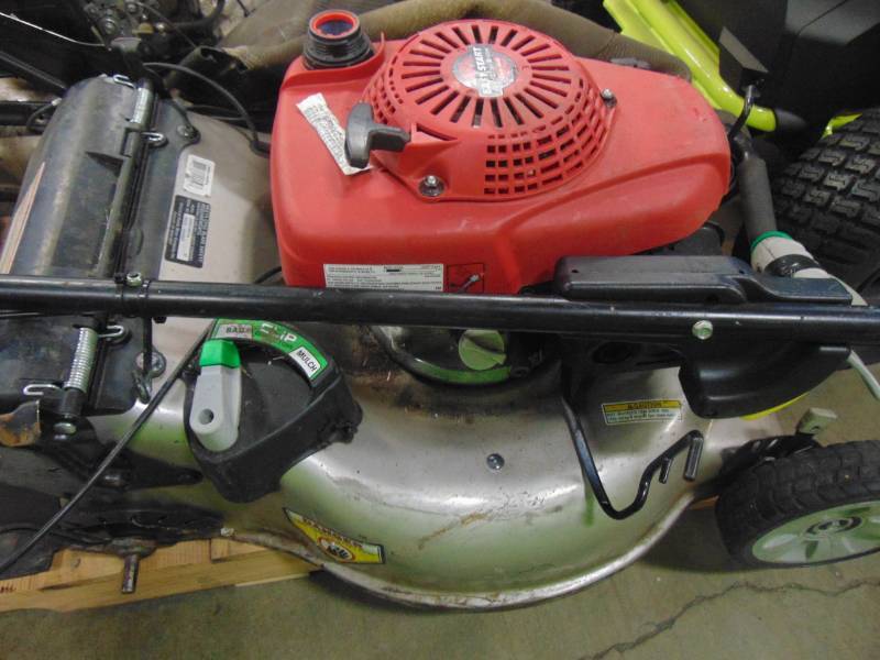 lot 385 image: Honda 21 in. 3-in-1 Variable Speed Gas Walk Behind Self Propelled Lawn Mower with Blade Stop HRR216VYA