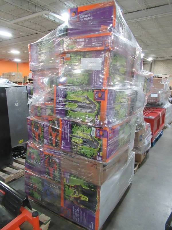 lot 3 image: MIXED HALLOWEEN WHOLESALE PALLET.