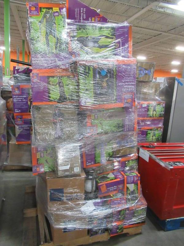 lot 4 image: MIXED HALLOWEEN WHOLESALE PALLET