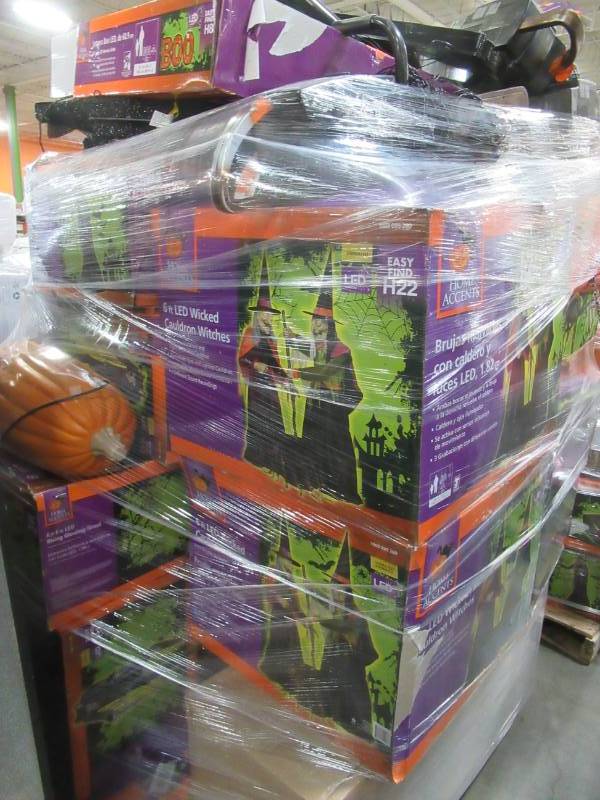 lot 5 image: MIXED HALLOWEEN WHOLESALE PALLET