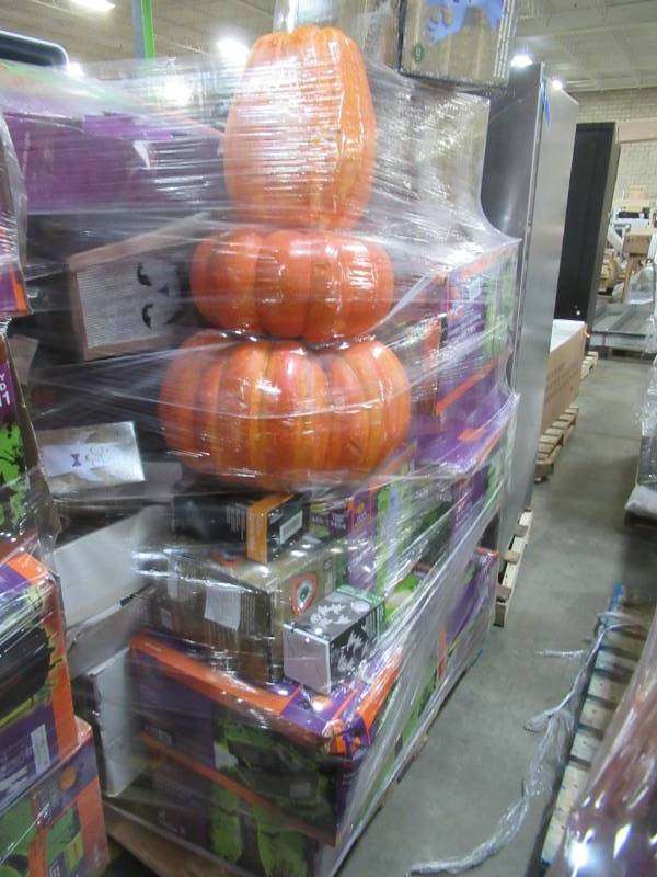 lot 6 image: MIXED HALLOWEEN WHOLESALE PALLET