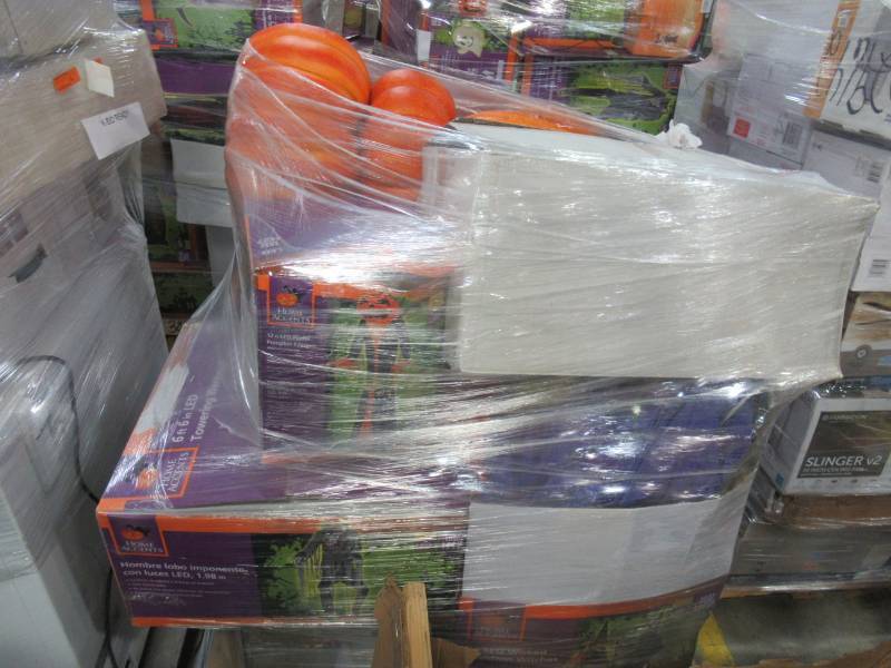 lot 7 image: MIXED HALLOWEEN WHOLESALE PALLET