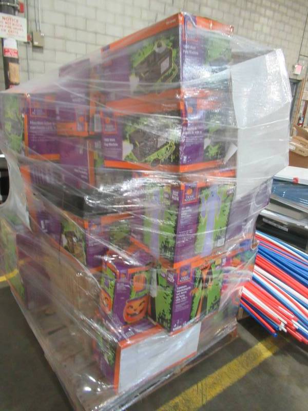 lot 9 image: MIXED HALLOWEEN WHOLESALE PALLET