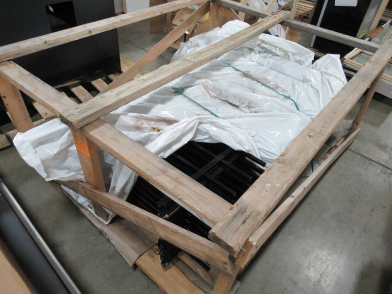 lot 14 image: 16 Fence Panels and 20 post Fencing Kit - Each Panel is 72 X 34 Tall