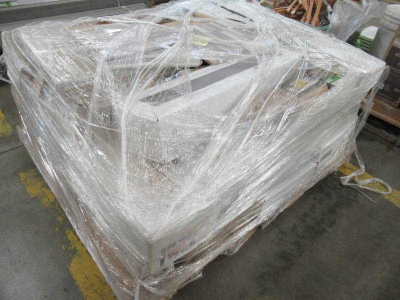 lot 34 image: MIXED WHOLESALE PALLET OF MISCELLANEOUS BUILDING MATERIALS FROM RETAIL STORE REMODEL - VARIOUS TILE